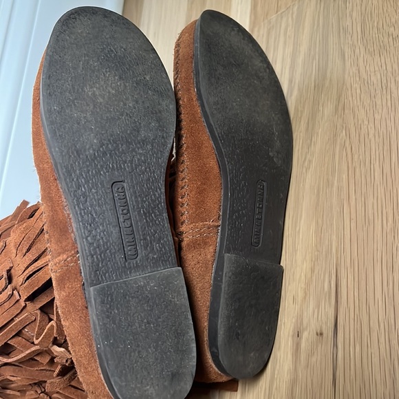 Like New Minnetonka suede fringe boots - Picture 4 of 7